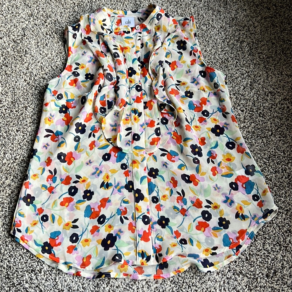 Sleeveless floral tuxedo style blouse size xs